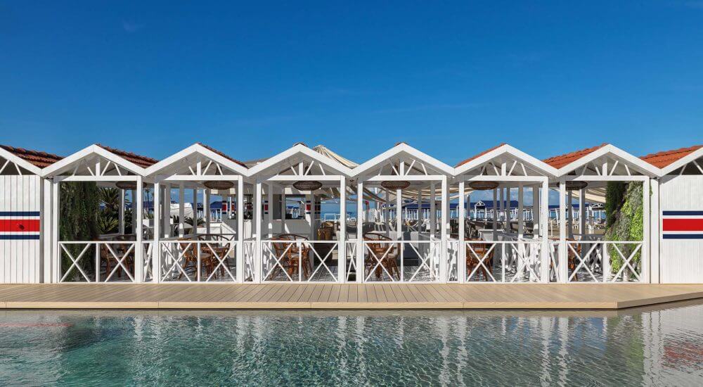 Augustus hotel forte dei marmi piscina sulla spiaggia 1000x550 1