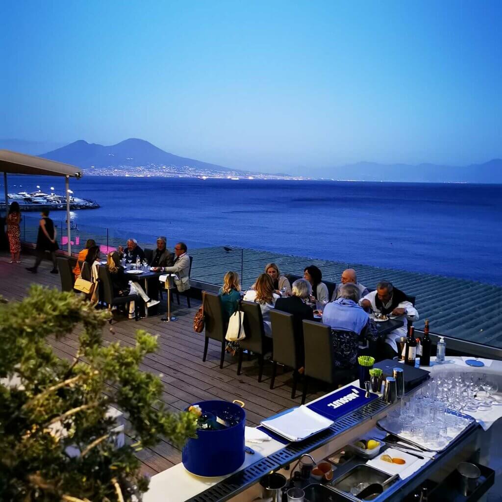 in terrazza a Palazzo Petrucci a Napoli