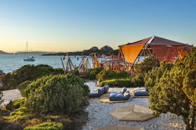 Tra watersports e partnership con Gucci Giardino, l’estate top del Cone Club di Baja Sardinia